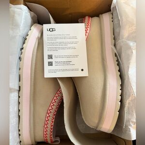 UGG Tazz Love 26 - Big Kids Size 6